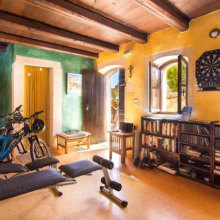 Samonas - Red Fliskouni Chania (Crete)